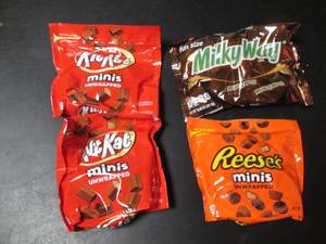 lot 116 image: Assorted Fun-Size Candy Minis Kit Kat, Milky Way, and Reeses