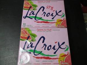 lot 118 image: La Croix Sparkling Water Variety Pack - 24 Cans (355ml each) - Passionfruit