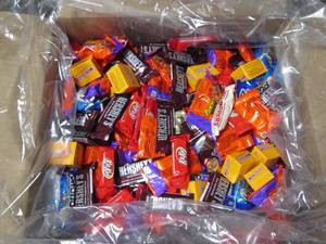 lot 128 image: 15 Pound Assorted Halloween Candy Variety Pack - Chocolates and More