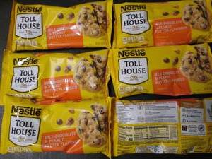 lot 179 image: Nestle Toll House Milk Chocolate & Peanut Butter Flavored Cookie Dough - Pack of 6