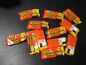 lot 182 image: Lot of 12 Reeses Big Cup King Size Chocolate and Peanut Butter Candy Bars