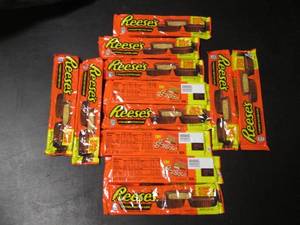 lot 183 image: Collection of 9 Reeses Peanut Butter Cups (King Size)