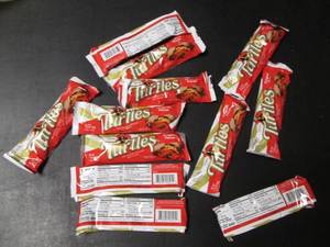 lot 184 image: Set of 12 Turtles Chocolate Bars with Pecans