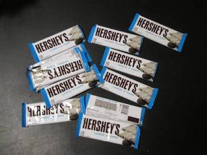 lot 193 image: Lot of 10 Hersheys Cookies n Creme Chocolate Bars 43g Each