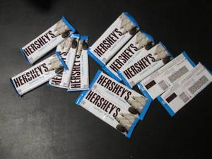 lot 195 image: Set of 10 Hersheys Cookies n Creme Chocolate Bars