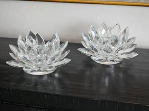 lot 116 image: Crystal Prism Lotus Flowers