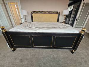 lot 2 image: Hickory Chair English Regency King Bed Frame