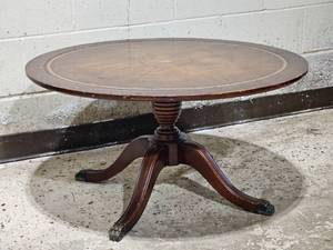 lot 119 image: Duncan Phyfe Cocktail Table with Regency Top