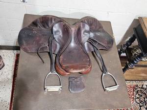 lot 71 image: Caprilli Size 43 Bates Leather Riding Saddle