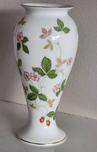 lot 33 image: Wedgwood Bone China Wild Strawberry Vase