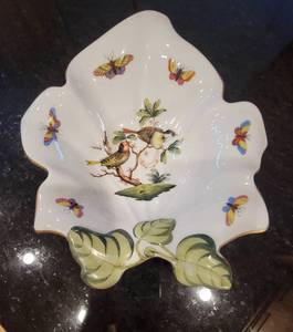 lot 13 image: Herend Rothschild Bird Large Leaf Bowl 74449
