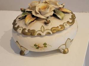 lot 83 image: Capodimonte Bisque Floral Vanity Jar by Carlo Sanastano