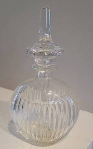 lot 27 image: Elegant Round Crystal Decanter Bottle