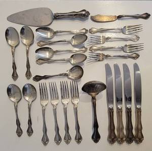 lot 6 image: Westmore Sterling Silver Luncheon Flatware Service  George and Martha  805g