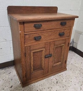 lot 104 image: Vintage Arts & Crafts Style Accent Cabinet