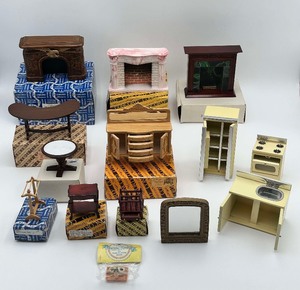 lot 89 image: Concord mini furniture bundle