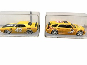 lot 8 image: Richard Petty 43 Diecast model Cars