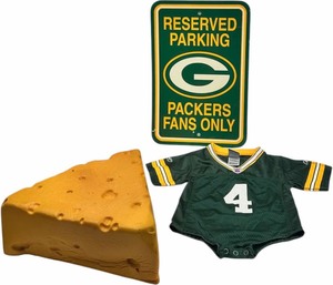 lot 199 image: Packers Fan Bundle