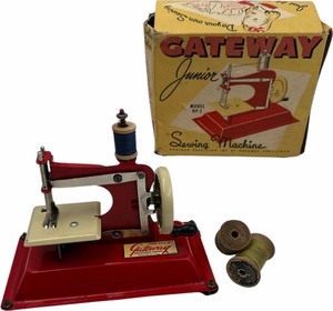 lot 231 image: Vintage Gateway Junior Sewing Machine
