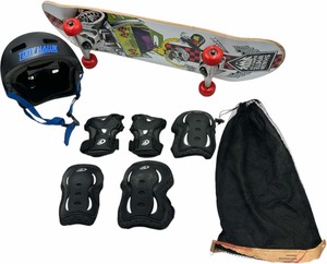 lot 77 image: Skateboard Bundle