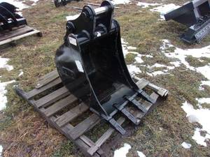CMP 18 Backhoe Tooth Bucket (UNUSED)