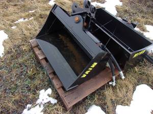 Miva 24 Hydraulic Tilt Backhoe Bucket (UNUSED)