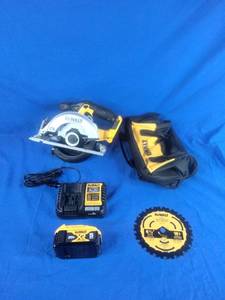 DeWalt 20V MAX Lithium-Ion Cordless Circular Saw Kit
