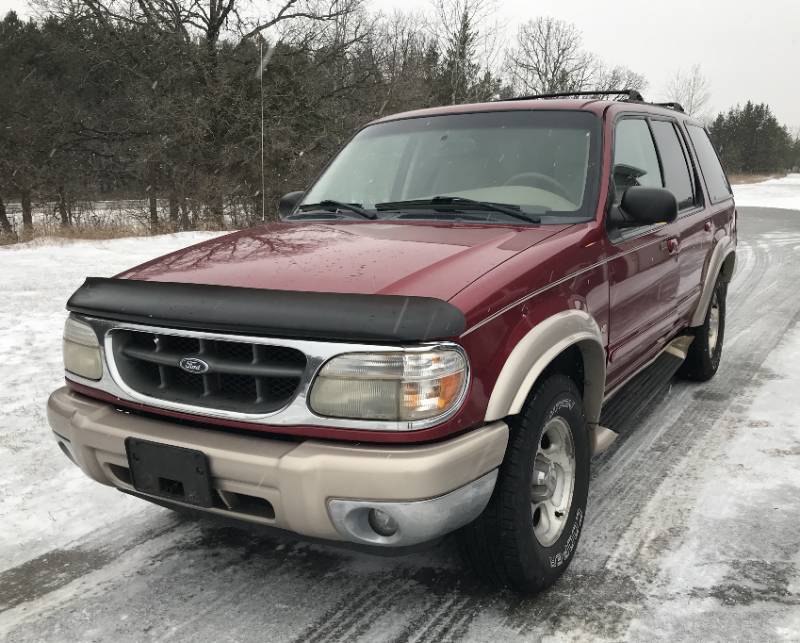 lot 4 image: 2000 Ford Explorer Eddie Bauer AWD