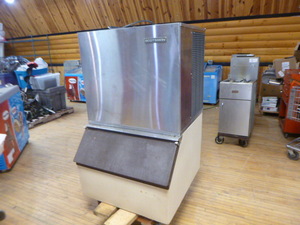 lot 12 image: Scotsman Ice Machine and Bin