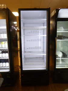 lot 2 image: Royal Vendors Glass Door Cooler
