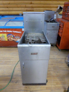 lot 5 image: Pitco Frialator Commercial Deep Fryer