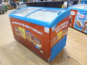 lot 7 image: AHT Novelty Chest Freezer