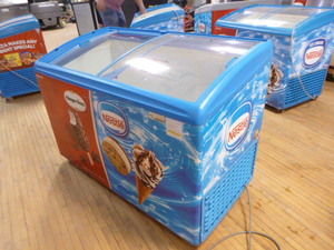 lot 8 image: AHT Novelty Chest Freezer