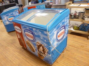 lot 9 image: AHT Novelty Chest Freezer