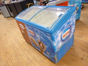 lot 10 image: AHT Novelty Chest Freezer