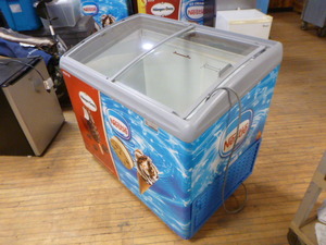 lot 11 image: AHT Novelty Chest Freezer