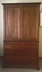 lot 4 image: Durham Furniture Wooden Armoire