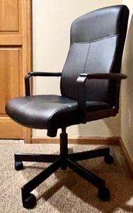 lot 42 image: Black Office  Desk Chair