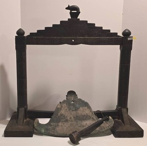 lot 9 image: Rare Vintage Chinese Gong in Wooden Frame