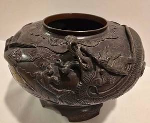 lot 15 image: Antique Japanese Bronze Centerpiece