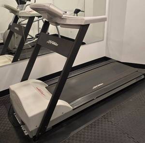 lot 27 image: Life Fitness Treadmill