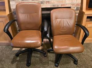 lot 105 image: Pair of Leather Office Desk Chairs