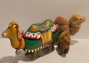 lot 139 image: Vintage Walking Camel Toy and More