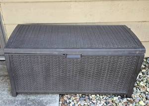 lot 70 image: Resin Deck Box by Suncast
