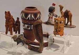 lot 143 image: Variety of Ethnic Decorative Items