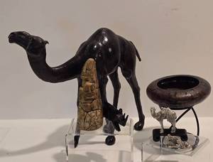 lot 152 image: Unique Vintage Decorative Offerings