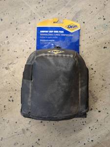 lot 87 image: Qep Comfort Grip Knee Pads