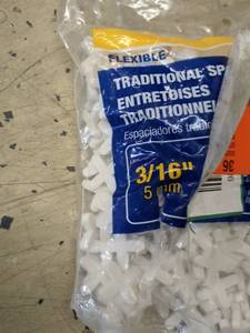 lot 100 image: Bag of 100 316 Tile Spacers - Flexible Design