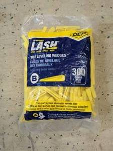 lot 107 image: 300 Count Tile Leveling Wedges