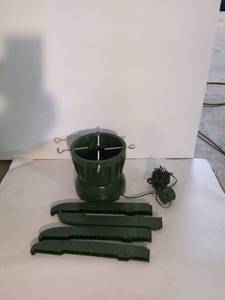 lot 135 image: T2 - Electric Tree Stand for Christmas Trees with Adjustable Arms